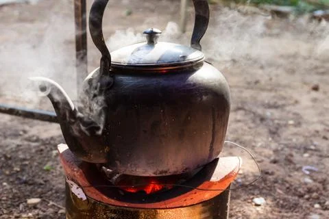 Kettle on charcoal brazier Stock-Fotos