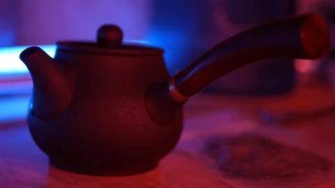 Kettle to make tea in the neon lights and the falling asleep of tea Stock Footage 115253640