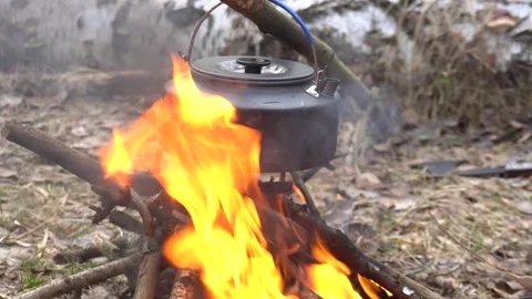 Kettle on an open fire 스톡 동영상 152373783