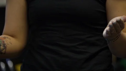 Kettlebell clap ready Stock Footage 89632917