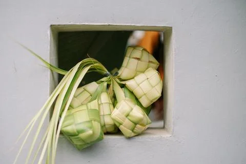 Ketupat hanging on a window during Eid al-Fitr celebration time Foto stock