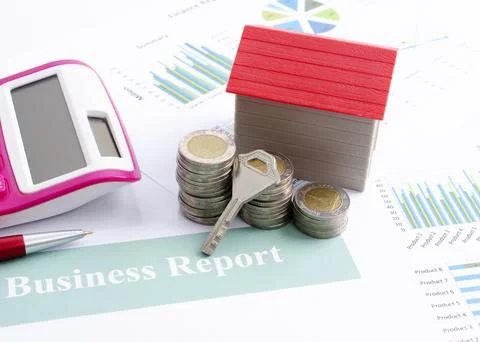 Key and coin stack with red house on business document report for Mortgage .. 스톡 사진