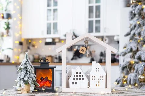 Key and tiny house of a small size on cozy home with Christmas decor on tab.. Foto stock