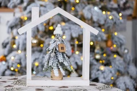 Key on Christmas tree and tiny house on cozy home with Christmas decor on t.. Foto stock