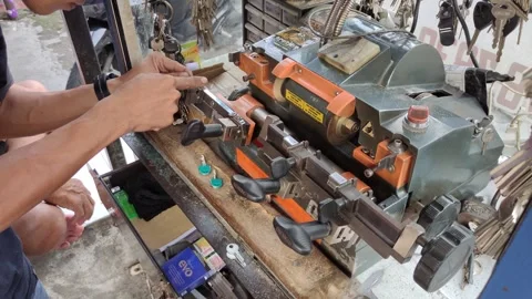 Key duplicate machine being used by a man Stock Footage 285014001