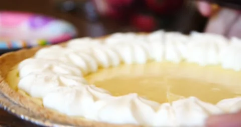 Key lime pie being sliced into multiple slices for dessert Video stock 234591581