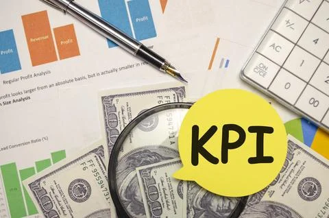 KEY PERFORMANCE INDICATOR words on yellow sticker with dollars with calcula.. Stock Photos