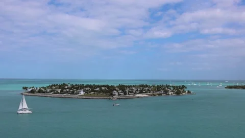 Key West Florida. Panoramic view of a sailboat sailing on clear turquoise ocean Stock Footage 344756591