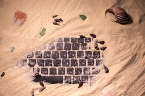 Keyboard in the beach sand 库存照片