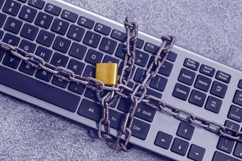 Keyboard constrained a chain with lock Fotos de archivo