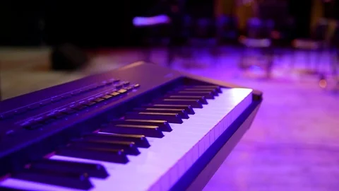Keyboard on stage before the concert Vídeos de archivo 75339384