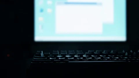 Keyboard Tracking Shot Видео 80974021