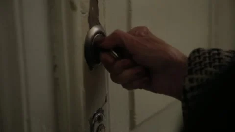 Keyhole and key 4 Video stock 317949534
