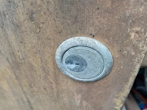 Keyhole in the door. Фото