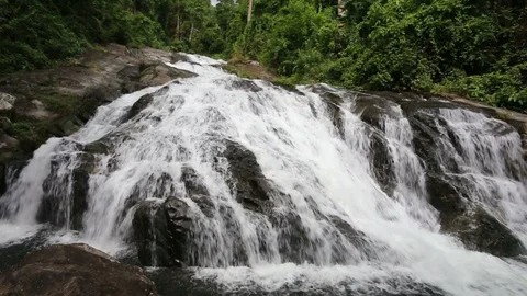 Khao Soi Dao waterfall  Video stock 101049477