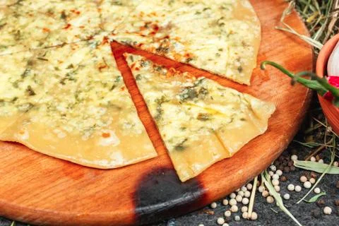 Khychyn - a flat cake made of dough sprinkled with cheese Foto stock