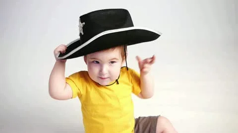 Kid and a hat Stockbeeldmateriaal 20634464