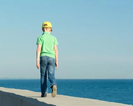 The kid in the cap goes over the parapet Stock Photos