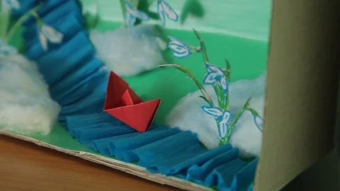 Kid crafts from paper 動画素材 92051987