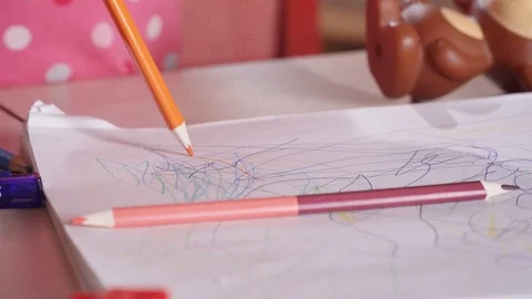 Kid drawing on the paper Stock-Footage 102880577