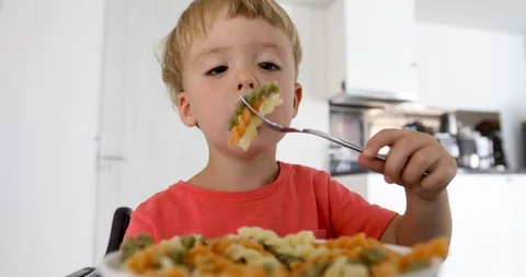 Kid eating macaroni Stock-Footage 102609668