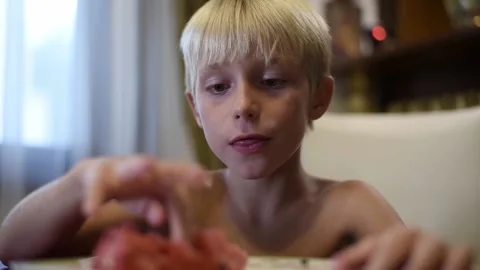 Kid eating watermelon. Stock-Footage 137676037
