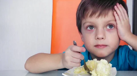 The kid eats porridge Video stock 61385432