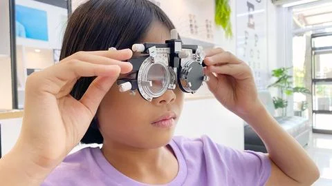 Kid eye test Stockfoto's