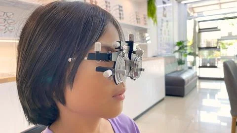 Kid eye test Stock-Fotos