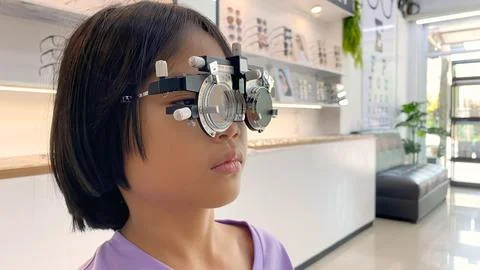 Kid eye test Stock-Fotos