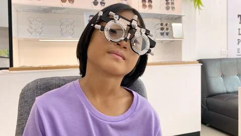 Kid eye test Stock-Fotos