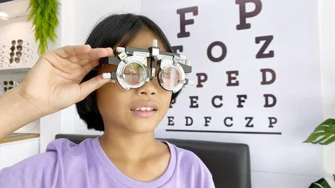 Kid eye test Фото