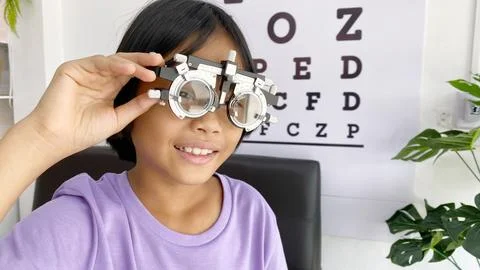 Kid eye test Stock Photos