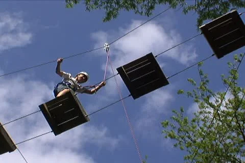 Kid Going Across High Bridge 動画素材 10686823
