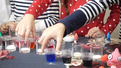 Kid learn science in the class room Stock-Footage 100621336