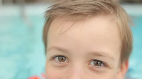 Kid learning how to swim in spa swimming pool 스톡 동영상 49762231