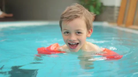 Kid learning how to swim in spa swimming pool 스톡 동영상 49762322