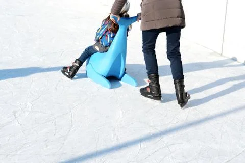 Kid learning to skate with plastic seal as training aids Fotos Stock