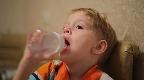 Kid looking cartoon Stock Footage 42878918
