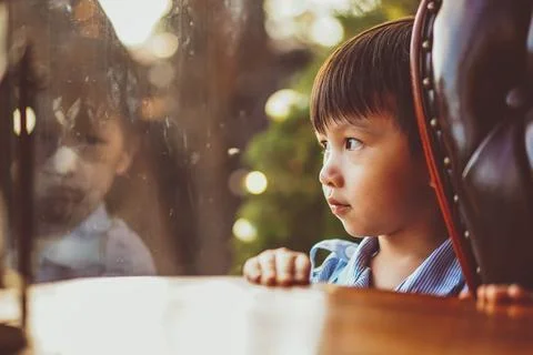 Kid looking out window.  스톡 사진