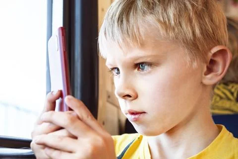 Kid with a Phone Stock-Fotos