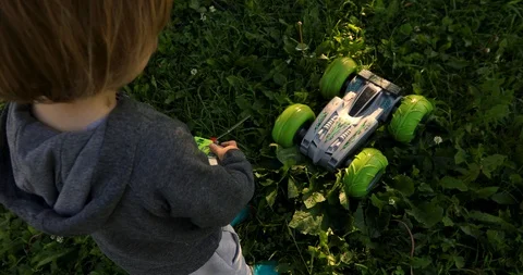 Kid playing with car on remote control Video stock 113190706