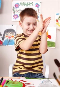 Kid playing with clay. Foto stock