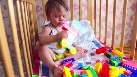 Kid playing constructor in cot 動画素材 63348304