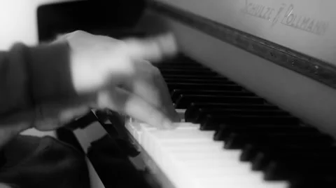 Kid playing piano Video stock 32887643