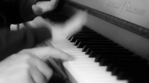 Kid playing piano Video stock 32900103