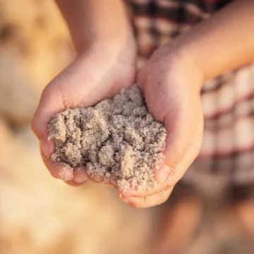 Kid playing sand at the beach Foto stock