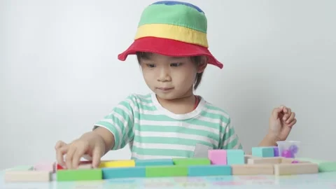 Kid playing toy blocks. 스톡 동영상 194383752