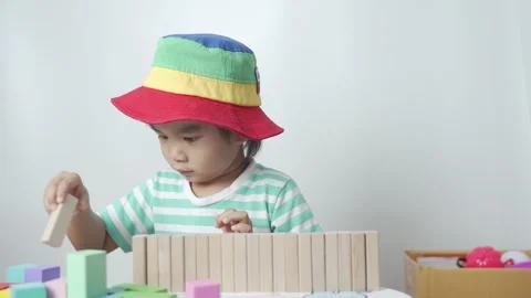 Kid playing toy blocks. 스톡 동영상 194383787