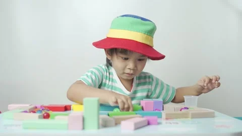 Kid playing toy blocks. 스톡 동영상 194383793